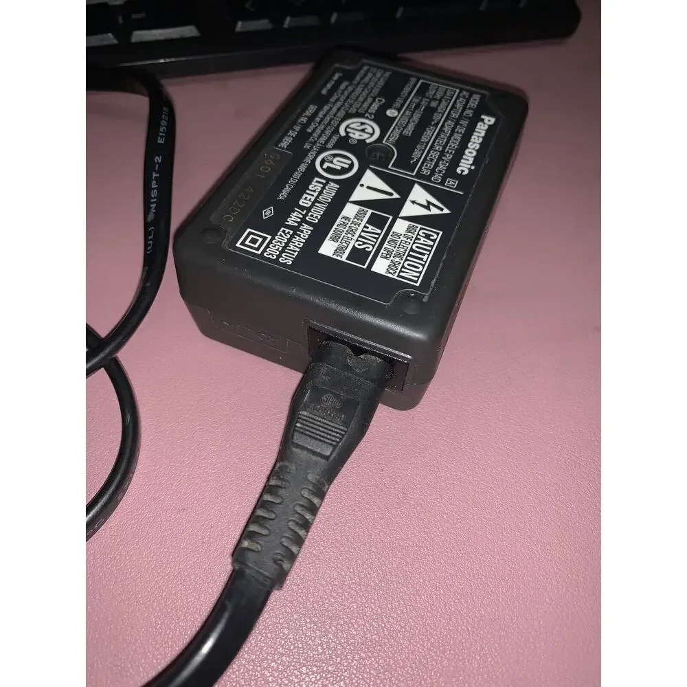 PANASONIC- PV-DAC14D - CAMCORDER - CHARGING CRADLE - 8.4V - TESTED